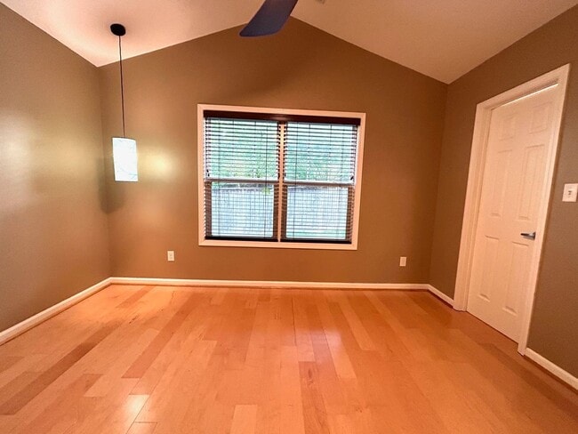 Building Photo - East Asheville - Contemporary Bungalow