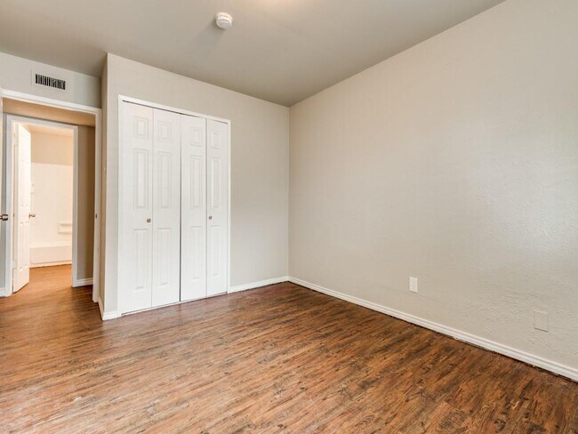 Building Photo - 502 Wildflower Dr