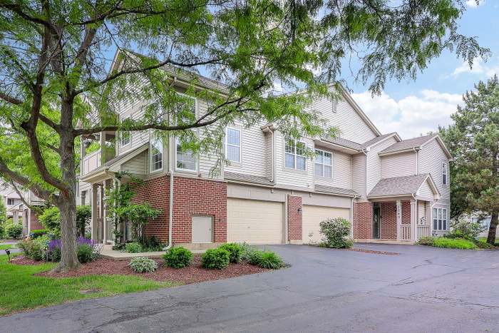 Building Photo - 2276 Vanderbilt Dr