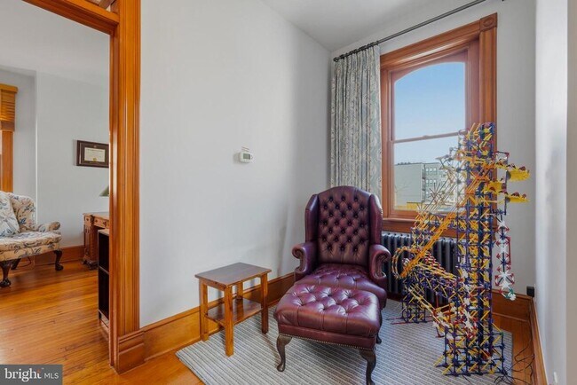 Building Photo - 1002 N St NW