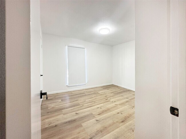 Building Photo - 9350 Country Creek St