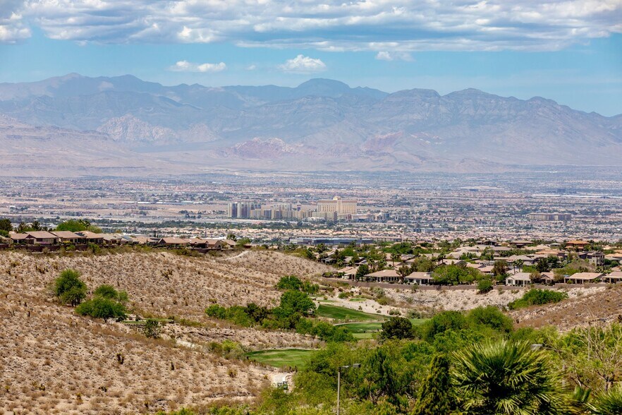 Building Photo - 7 Braelinn Dr