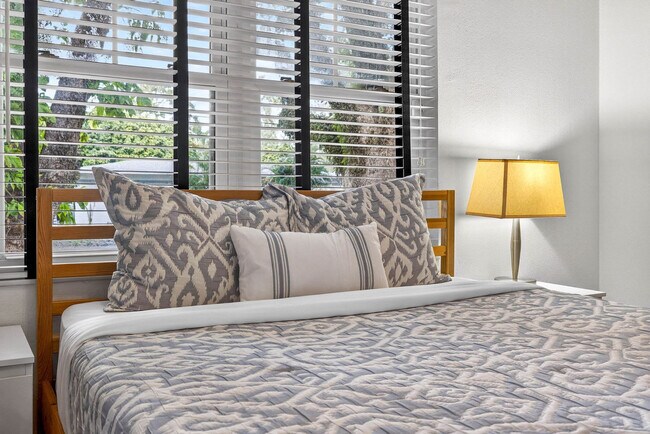 Building Photo - 1317 E Diana St