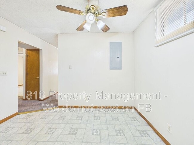 Building Photo - 402 S Commercial Ave