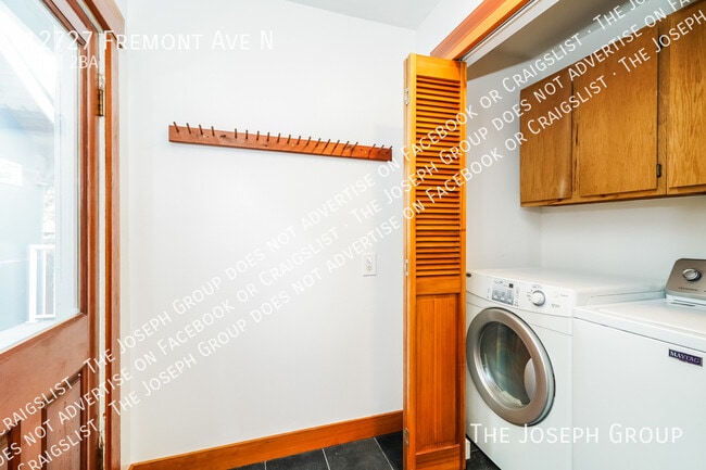 Building Photo - 12727 Fremont Ave N