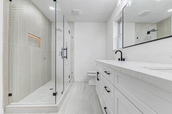 Building Photo - 9923 Emnora Ln