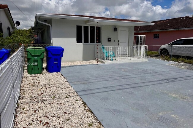 Building Photo - 1158 NW 34th Ave