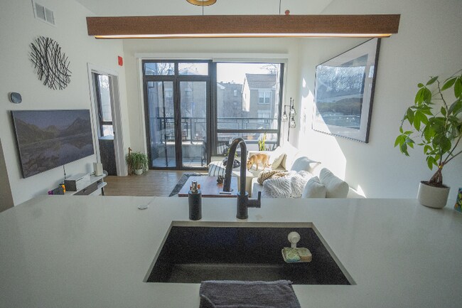 Building Photo - 4806 N Magnolia Ave