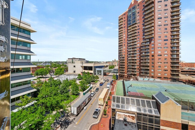 Building Photo - Fantastic 2 bed 2 bath Downtown Condo for ...