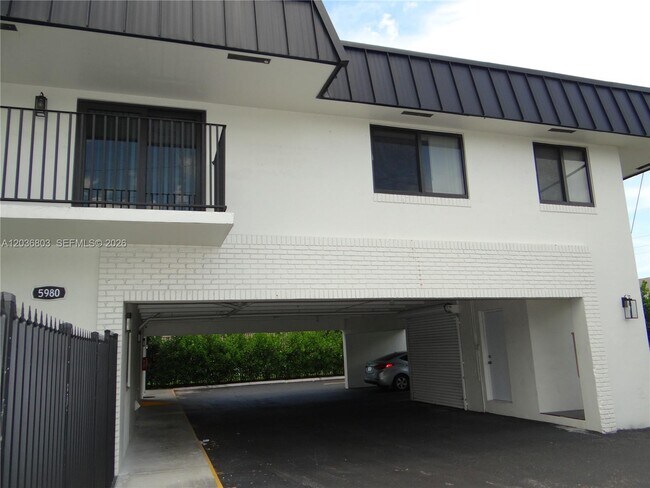 Building Photo - 5980 SW 40th Ave