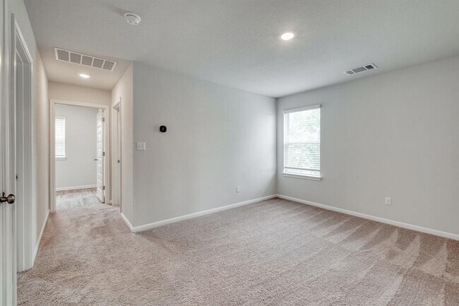 Building Photo - 128 Checkers Cv