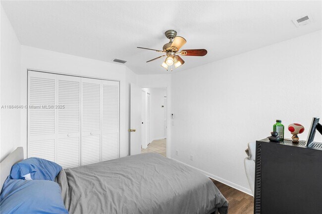 Building Photo - 1060 Capistrano