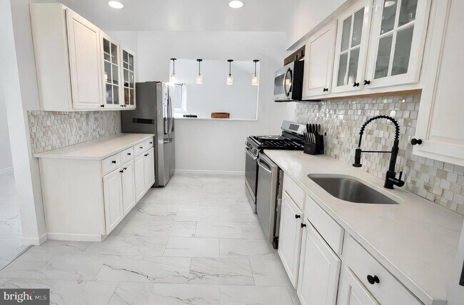 Building Photo - 610 Ogden Dr