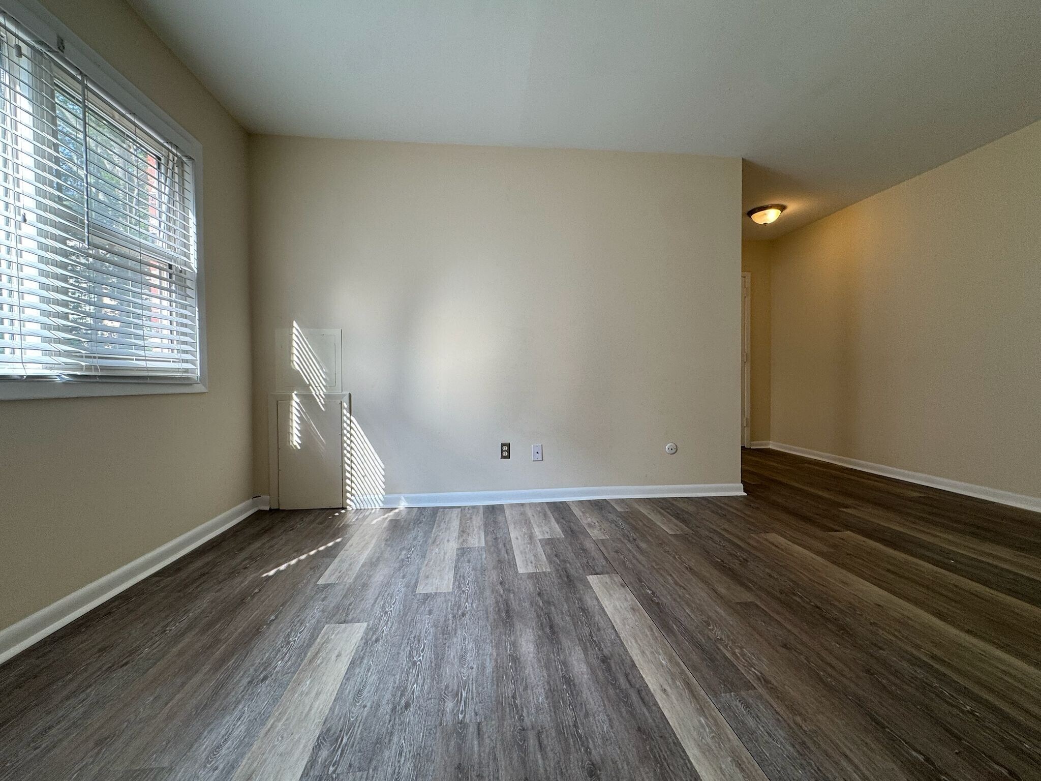 Building Photo - 160 S Lake Dr
