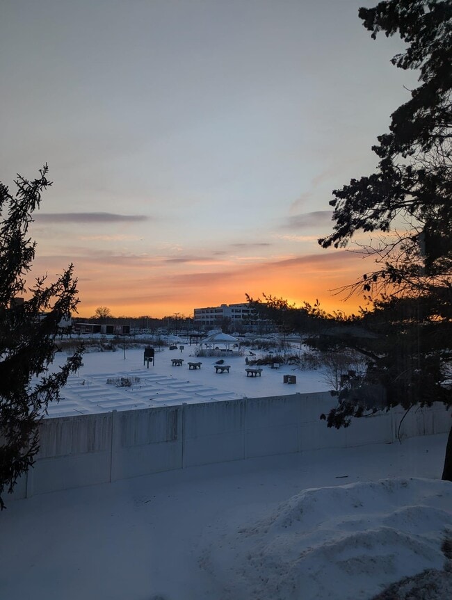 Building Photo - 700 10th St