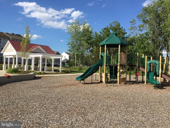 Building Photo - 10749 Hinton Wy