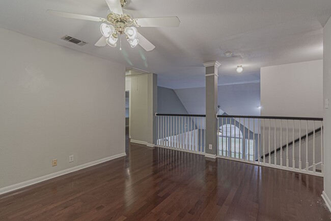 Building Photo - $300 OFF 1ST MONTH RENT IF YOU MOVE IN WIT...