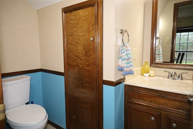 Building Photo - 9948 Twin Shores Dr
