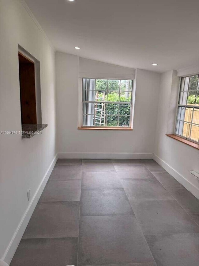 Building Photo - 14240 S Biscayne River Dr