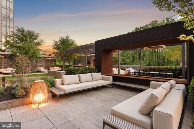 Building Photo - 7887 Jones Branch Dr