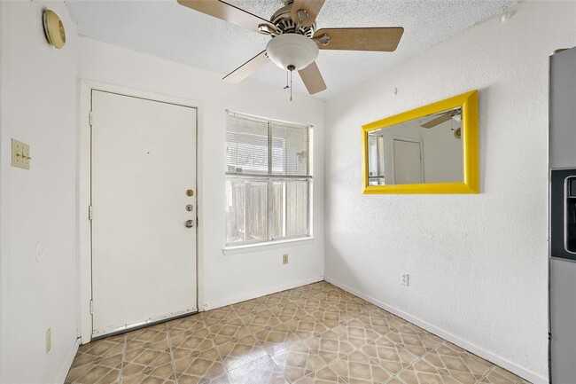 Building Photo - 7214 Salt Springs Dr