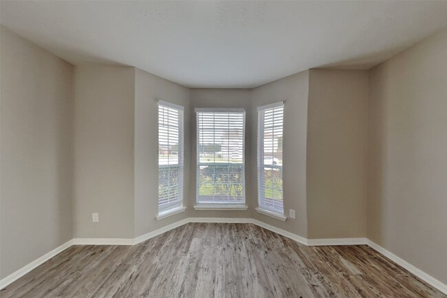 Building Photo - 2506 Buckminster Dr