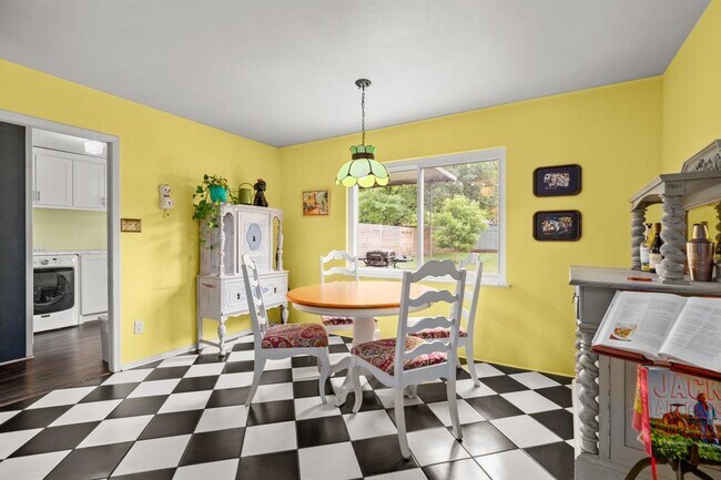 Building Photo - 408 Ramble Ln