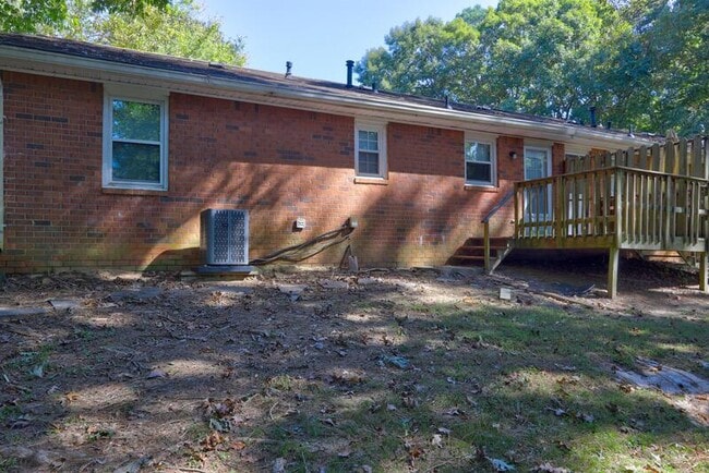 Building Photo - 2233 Davis Rd SW