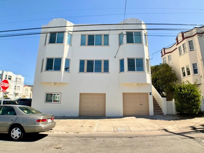 Building Photo - FULLY Remodeled. BRIGHT! In-Unit W/D, Stainless Appliance Package, MODERN!