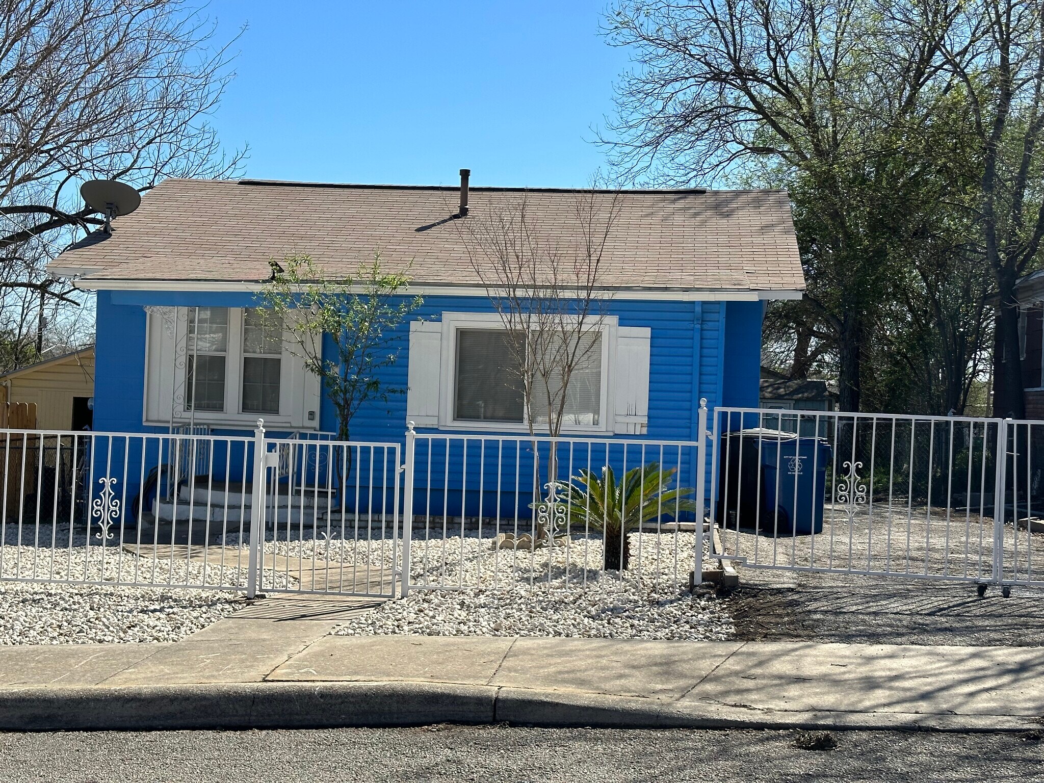 Building Photo - 1030 Canton