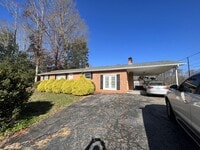 Building Photo - 3 bed 1 bath Brick Racher