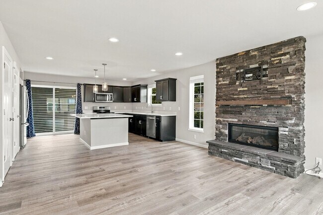 Building Photo - 6158 Driscoll Dr