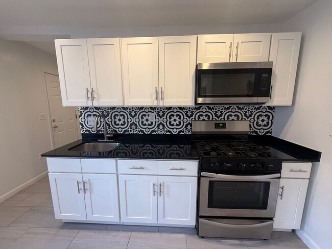 Building Photo - 33 Johnston St