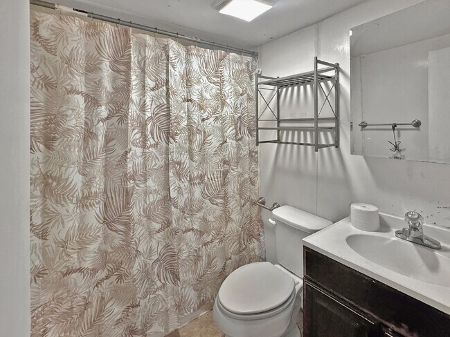 Building Photo - Two Bedroom Home for Rent in Central Gainesville Location