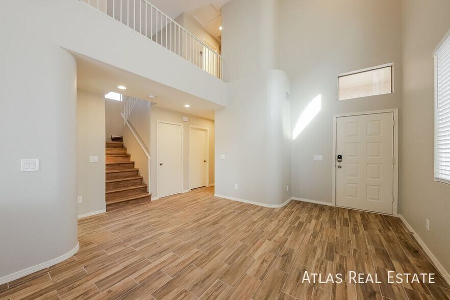 Building Photo - 4929 W Bluefield Ave