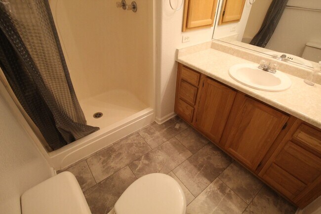 Building Photo - Great Home in West Greeley