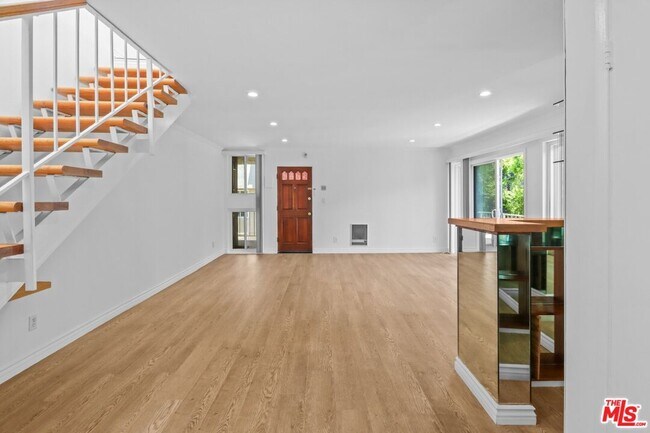 Building Photo - 4610 Densmore Ave