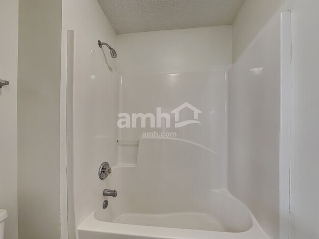 Building Photo - 6527 Forest Cross Dr