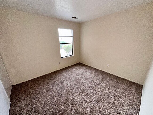 Building Photo - 3 Bedroom 2 Bathroom with 2 Car Garage