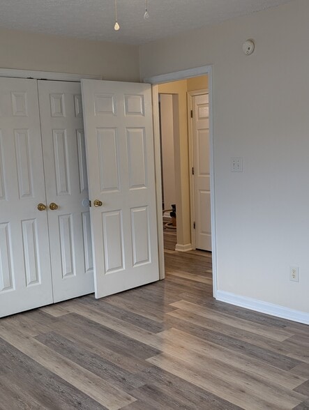 Master Bedroom - 138 Crestview Dr