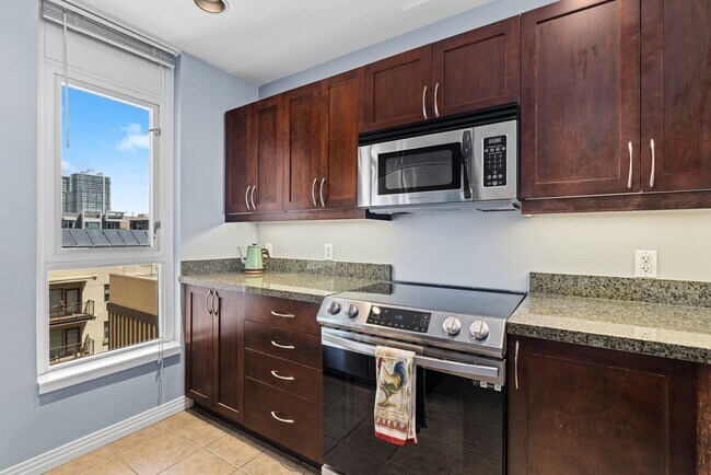 Building Photo - 427 Ninth Ave