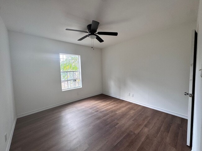 Building Photo - ONE BEDROOM APT WITH WATER PAID