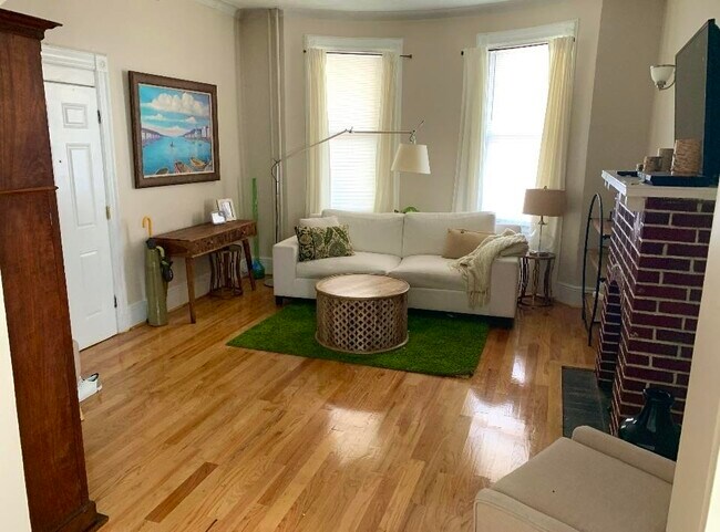 Building Photo - 927 18th St