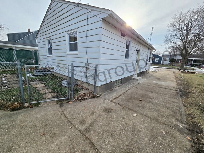 Building Photo - Newly Updated!