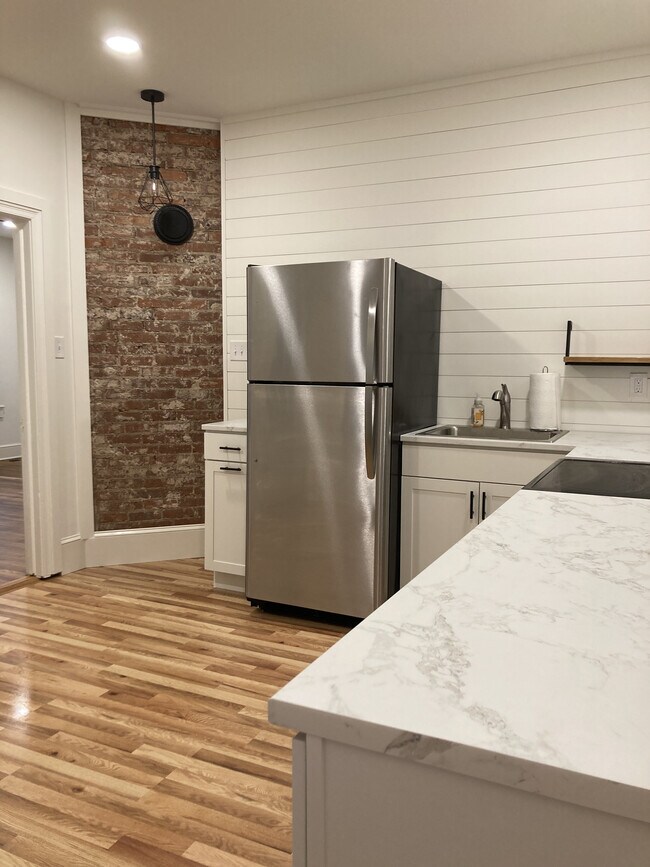 Building Photo - 951 W Branch Ave