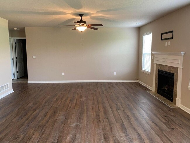 Building Photo - 5801 Abercorn Dr