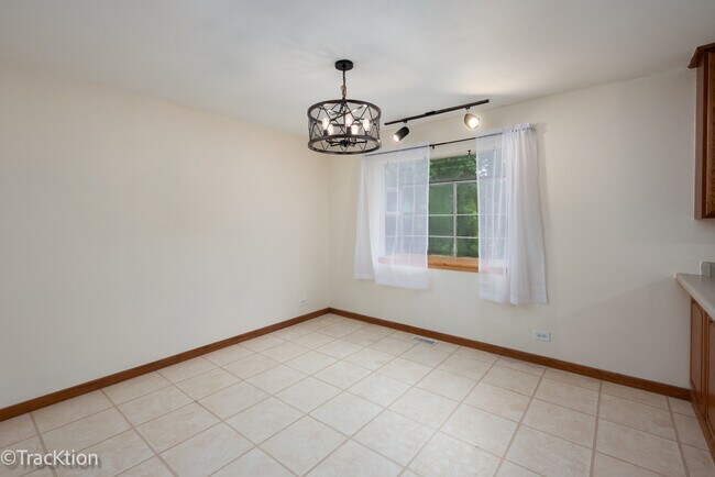 Building Photo - 24200 W Deer Ridge Ln