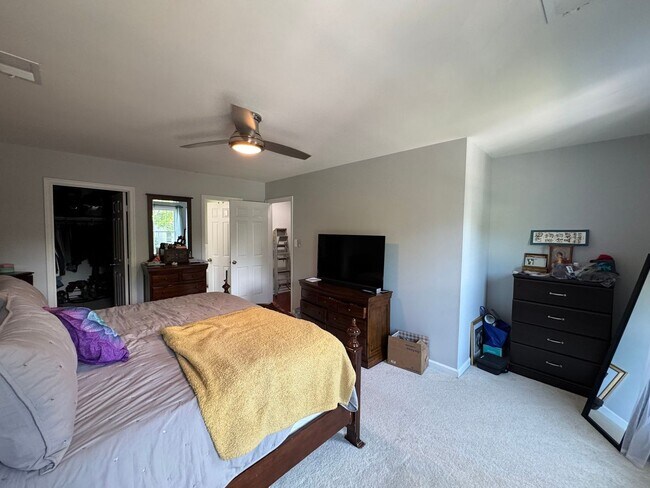 Building Photo - Gorgeous 5 Bed 3.5 Bath Single Family Home...