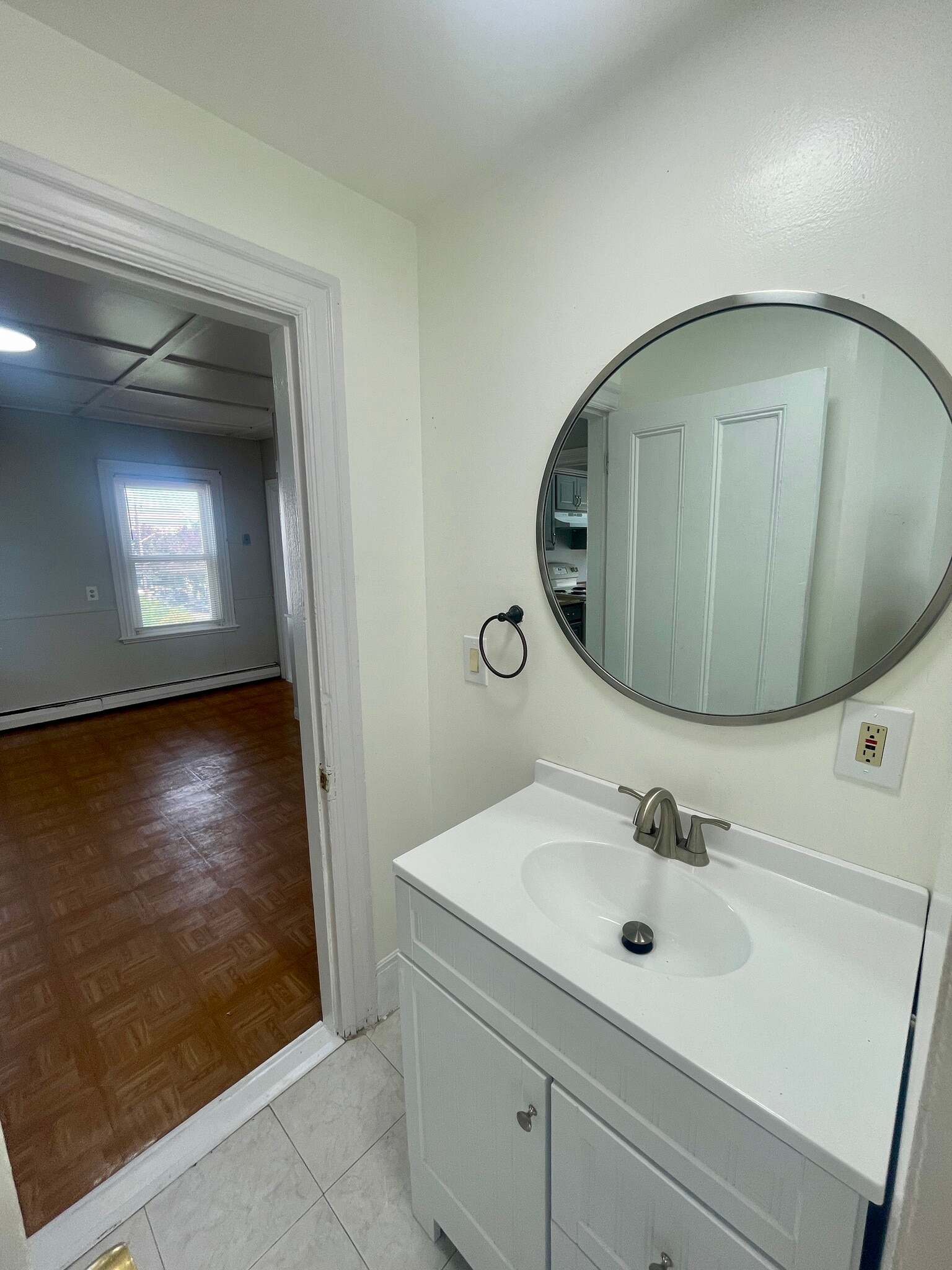 Bathroom - 44 Pine St