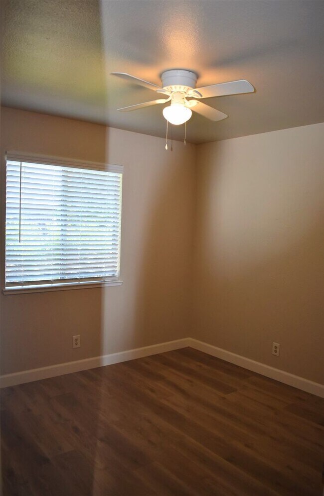 Building Photo - Updated and Well Maintained Winters Home!